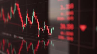 O dólar fechou o dia com alta de 0,45%, a R$ 5,18 (Imagem: Shutterstock)