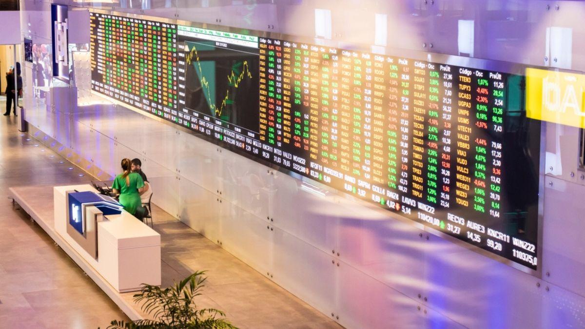 O dólar recuou 0,10%, fechando a R$ 5,17 (Imagem: Shutterstock)