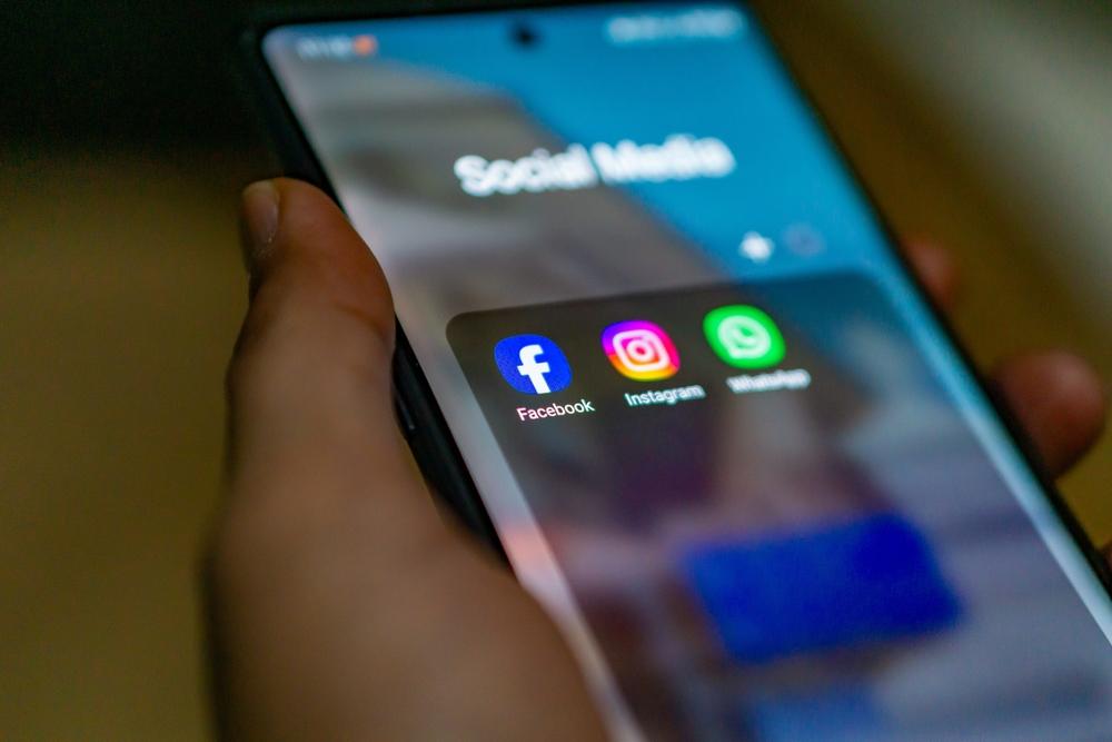 Meta é dona de algumas das redes sociais mais usadas no Brasil (Imagem: Shutterstock)