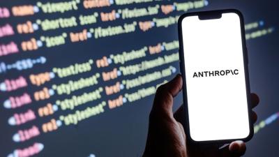 Governo dos EUA teria encontrado falhas de segurança nos novos modelos de iA da Anthropic (Imagem: Shutterstock)