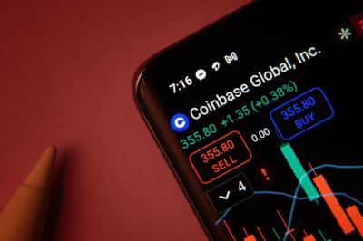 Coinbase é uma das maiores exchange de criptomoedas do mundo (Imagem: Shutterstock)