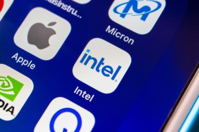 Intel chega a um valor de mercado de US$ 680 bilhões nesta quinta (Imagem: Shutterstock)
