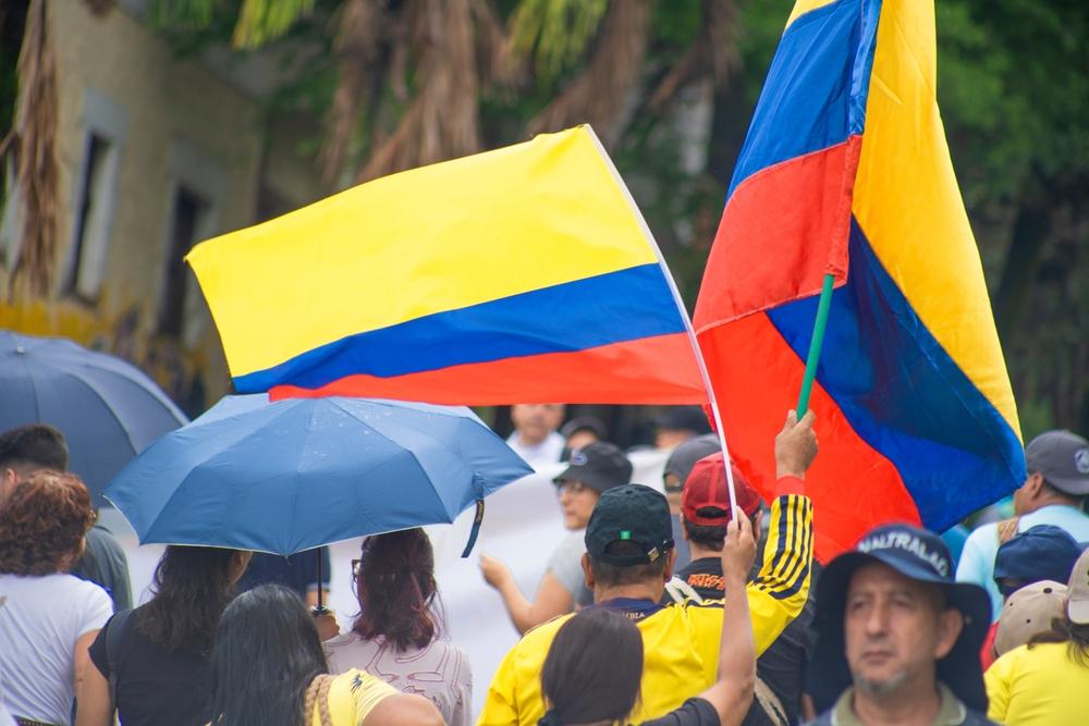 Direita vence eleição na Colômbia e amplia mudança política na América Latina loading=