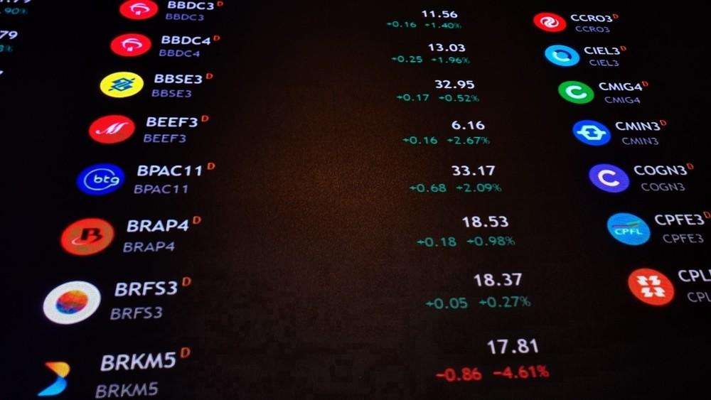 Bolsa brasileira opera com alta de quase 7% neste ano (Imagem: Shutterstock)