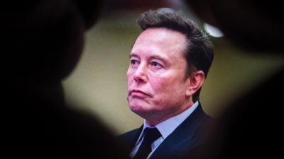 Fortuna de Elon Musk ainda mantém distância de outros magnatas (Imagem: Shutterstock)