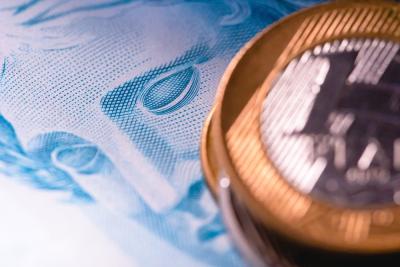 CDBs são títulos de renda fixa emitidos por bancos e corretoras para financiar suas operações (Imagem: Shutterstock)