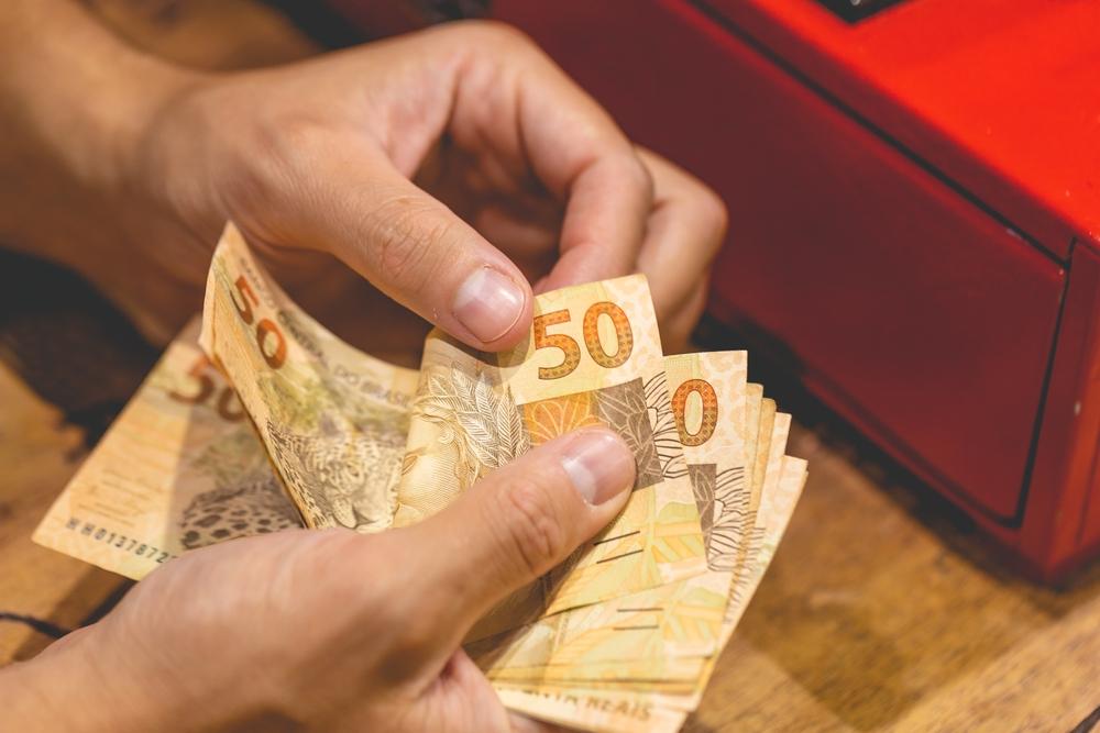 Mais de 3,5 milhões de empresas estão com pendências tributárias (Imagem: Shutterstock)