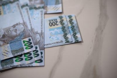 Instituições podem definir juros, mas devem manter taxas na média do mercado (Imagem: Shutterstock)
