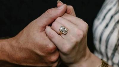 A peça foi criada pela designer Kindred Lubeck, da Artifex Fine Jewelr. (Imagem: Shutterstock)