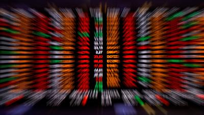 Investidores estrangeiros deixam de colocar dinheiro no Brasil (Imagem: Shutterstock)