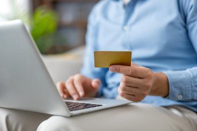 Bancos podem cancelar contas, mas devem avisar com antecedência (Imagem: Shutterstock)