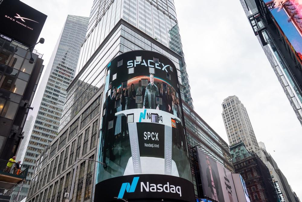 SpaceX dispara e vira ação estrangeira mais procurada pelos brasileiros; veja ranking loading=
