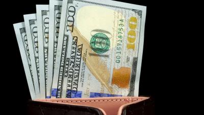 Logo atrás aparece a KOF, com dividendos de US$ 1,12 por ação (Imagem: Shutterstock)