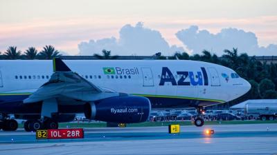 A Azul encerrou o 1T26 com prejuízo líquido ajustado de R$ 44,4 milhões (Imagem: Shutterstock)