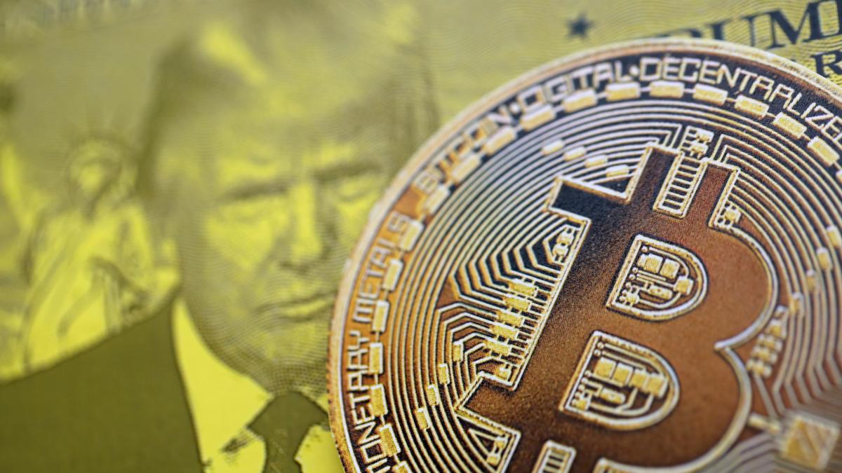 Empresa da família Trump fez grupamentos de ações de 1 para 15 para ficar na Nasdaq-100 (Imagem: Shutterstock)