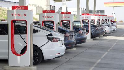 Tesla registra fluxo de caixa livre negativo no trimestre (Imagem: Shutterstock)