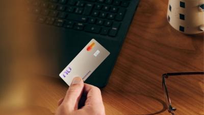 Entre os principais diferenciais está o cartão Mastercard Platinum (Imagem: Shutterstock)