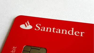 O lucro do Santander Brasil caiu 17,6% no 2T26 (Imagem: Shutterstock)