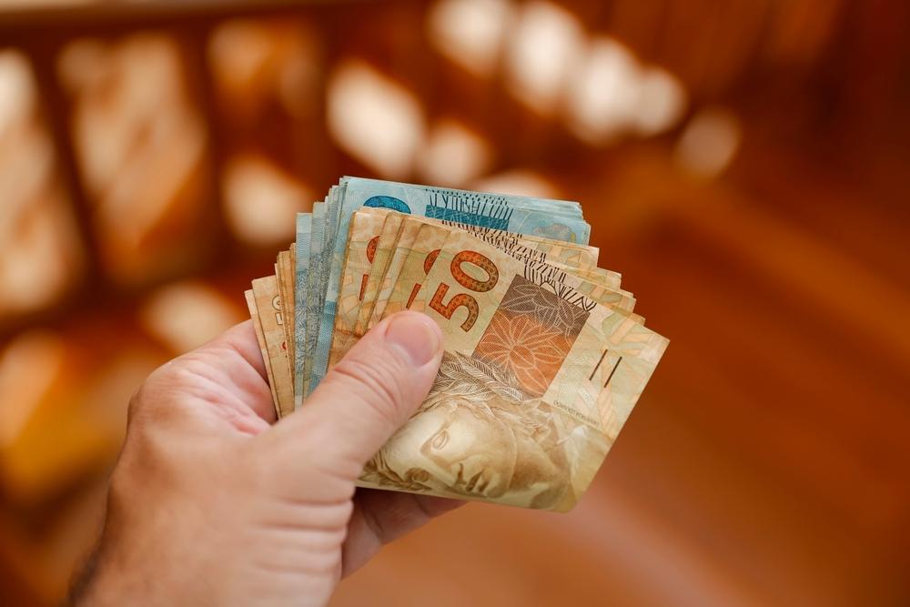 Cerca de 2,7 milhões de pessoas estão na lista de pagamento (Imagem: Shutterstock)