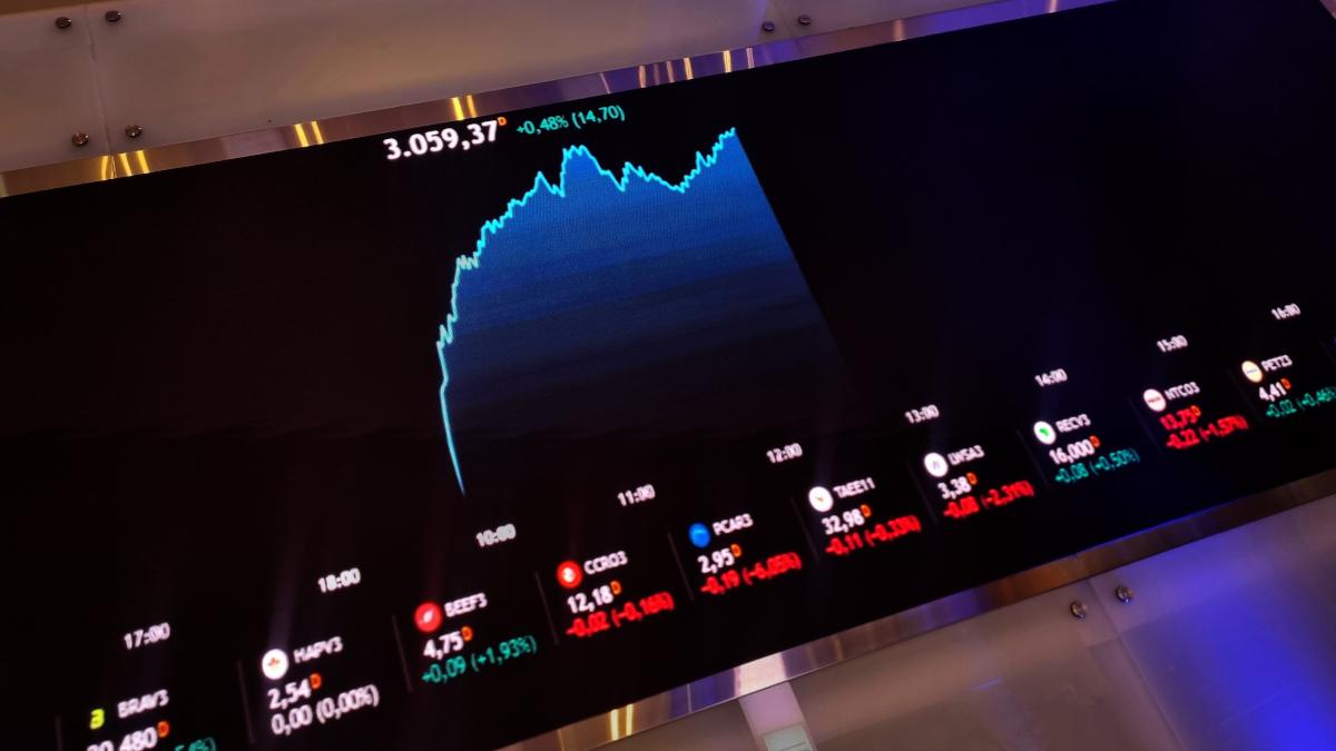 IBOV também contou com ganhos consistentes da Petrobras no último pregão do mês (Imagem: Shutterstock)