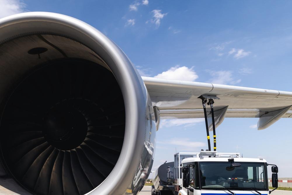 Querosene especial é usado para abastecer aviões (Imagem: Shutterstock)