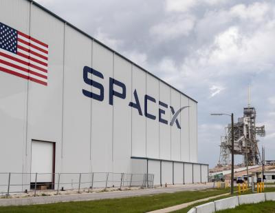 SpaceX é uma das empresas fundadas por Elon Musk (Imagem: Shutterstock)