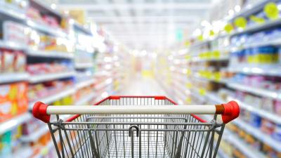 Os alimentos para consumo no domicílio recuaram, tirando pressão da inflação (Imagem: Shutterstock)