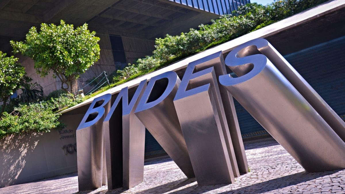 Apesar dos ganhos, BNDES está reciclando carteira de ações (Imagem: Shutterstock)