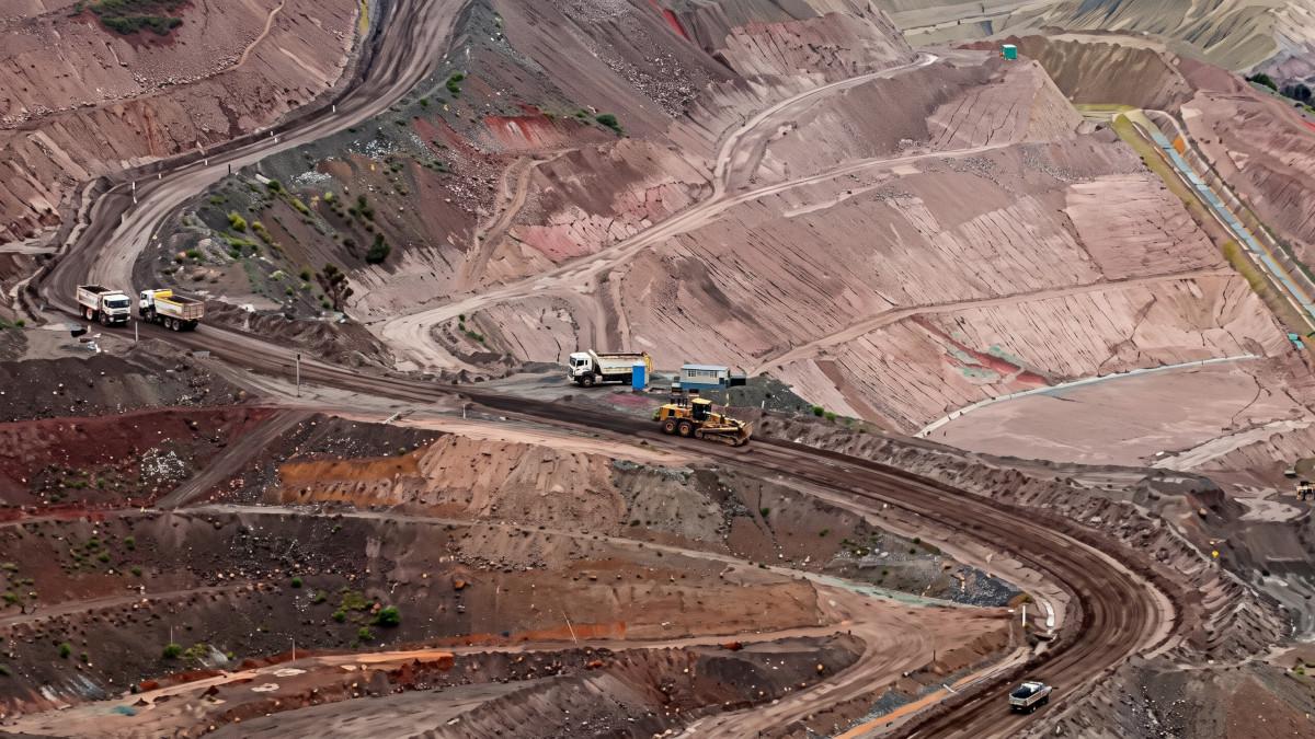 Rompimento da barragem de Fundão fez rejeitos da mineradora contaminarem o Rio Doce (Imagem: José Cruz/Agência Brasil)