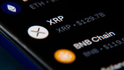 Altcoins, como XRP, costumam lucrar mais que o Bitcoin em momentos de euforia (Imagem: Shutterstock)