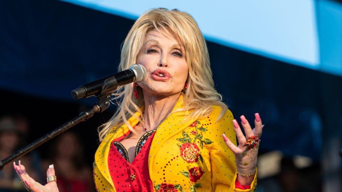 Dolly Parton não tinha filhos nem herdeiros diretos (Imagem: Shutterstock)