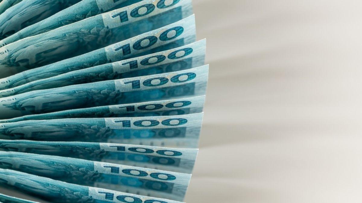 A proposta prevê um salário mínimo de R$ 1.741 (Imagem: Shutterstock)