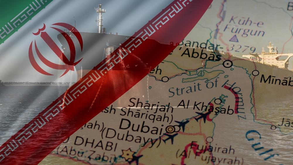 EUA atacaram alvos no Estreito de Ormuz por onde passa parte do petróleo global (Imagem: Shutterstock)