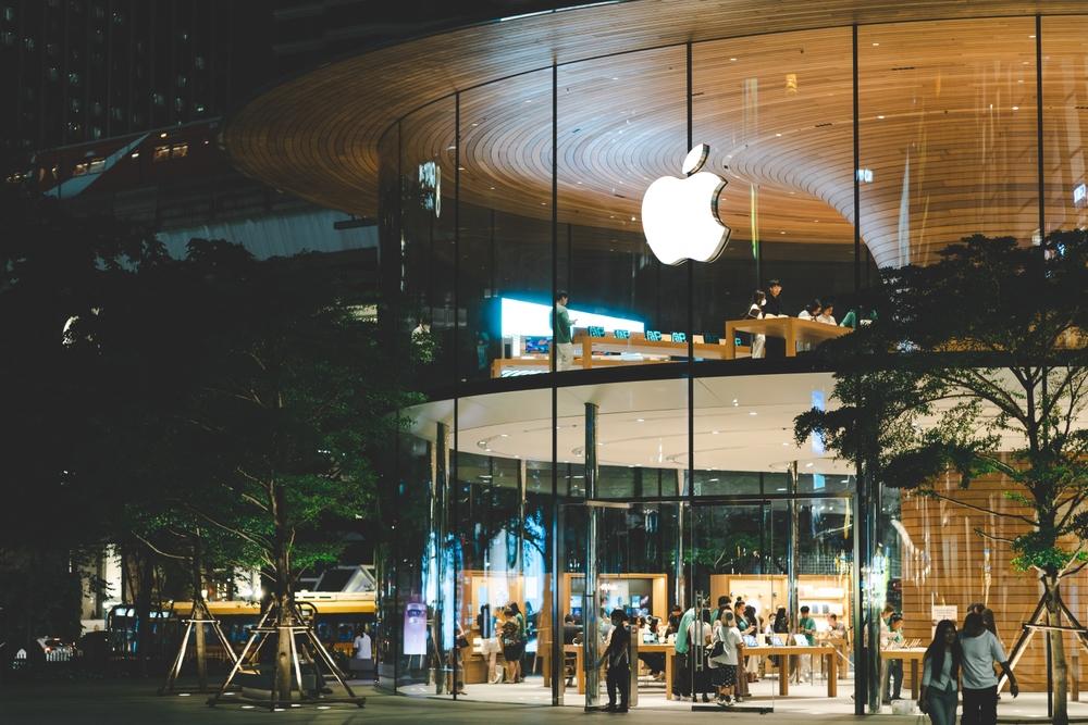 Apple superou marca de US$ 4 trilhões em valor de mercado (Imagem: Shutterstock)