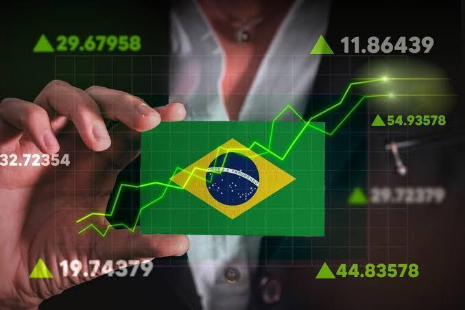 Na máxima do dia, o IBOV tocou os 181.060,89 pontos (Imagem: Shutterstock)