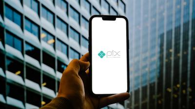 Se aprovado, o projeto levará o Pix ao exterior pela primeira vez (Imagem: Shutterstock)