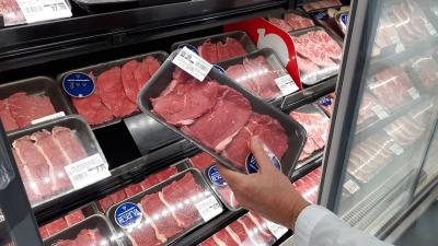 Ações da JBS encabeçam perdas devido à sua maior diversificação em proteínas animais (Imagem: Shuuterstock)