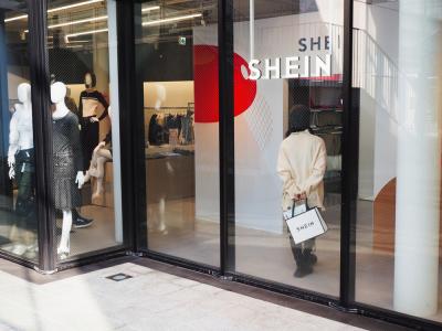 Shein se tornou um dos maiores sites de ecommerce na bolsa de valores (Imagem: Shutterstock)