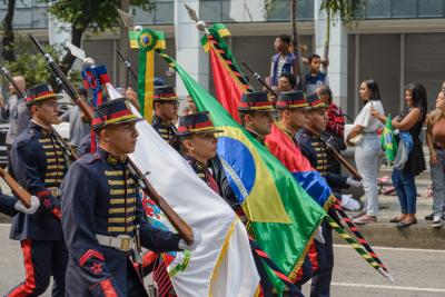 São realizados desfiles nas principais cidades do país (Imagem: Shutterstock)