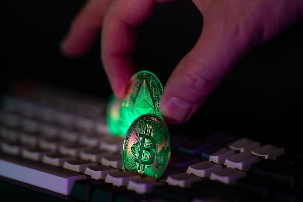 Bitcoin é a principal criptomoeda em valor de mercado do mundo (Imagem: Shutterstock)
