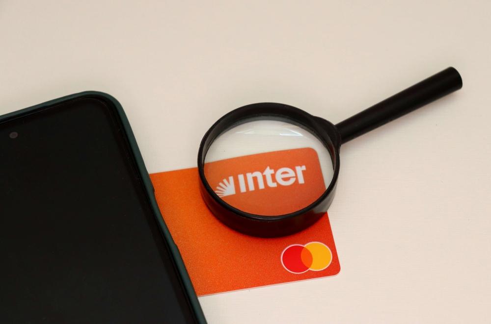 Inter é um dos maiores bancos digitais do país (Imagem: Shutterstock)