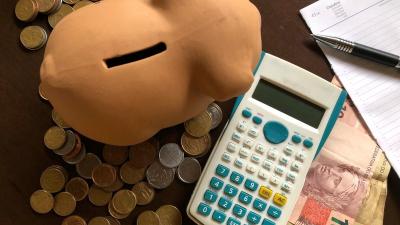 A poupança está rendendo cerca de 0,67% ao mês, enquanto outros ativos de renda fixa chegam a pagar mais de 1% ao mês (Imagem: Shutterstock)