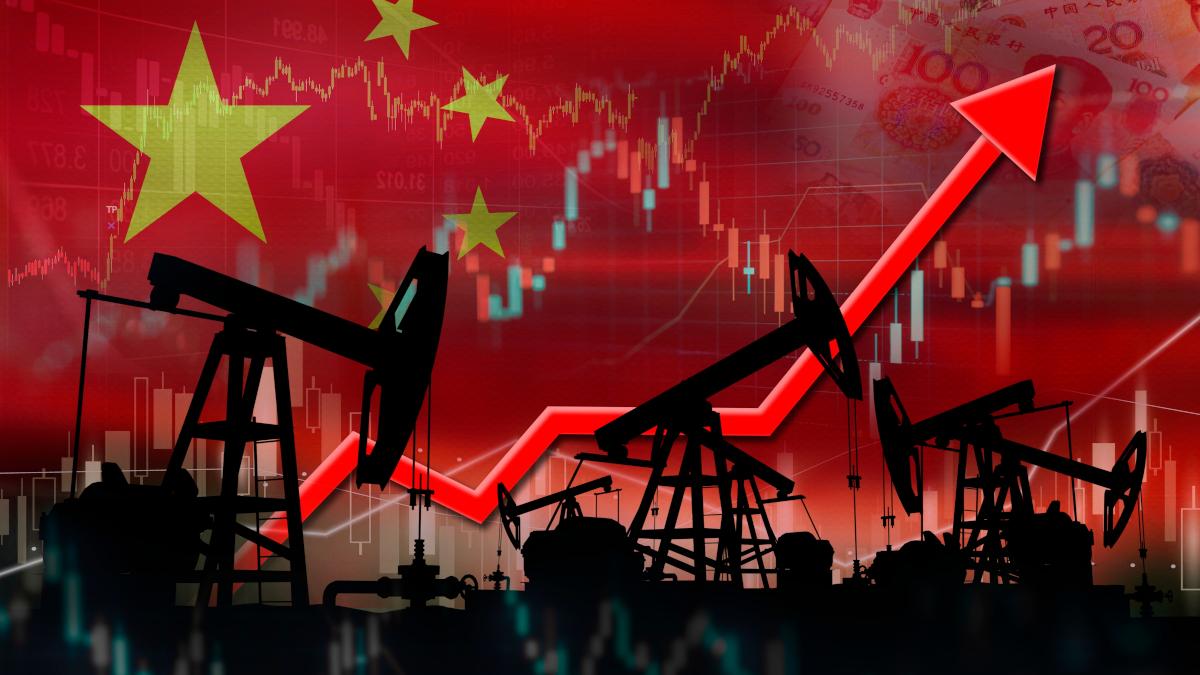 Commodity já voltou ao patamar dos US$ 100 por barril e ameaça máxima em 2026 (Imagem: Shutterstock)