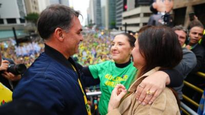Daniella Marques (ao centro) é a coordenadora do programa econômico de Flávio (Imagem: Reprodução/Instagram)