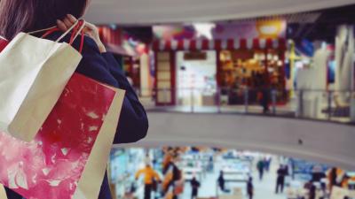 Multiplan atua na gestão e desenvolvimento de shoppings centers (Imagem: Shutterstock)