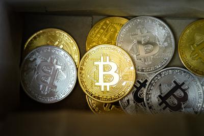 Corretoras são responsáveis pela custódia de criptomoedas (Imagem: Shutterstock)