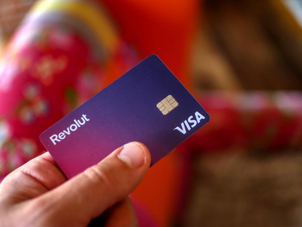 Revolut oferece serviço de conta global no Brasil (Imagem: Shutterstock)