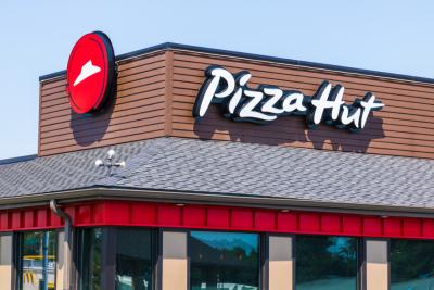 Pizza Hut é um restaurante especializado em comida italiana no Brasil (Imagem: Shutterstock)