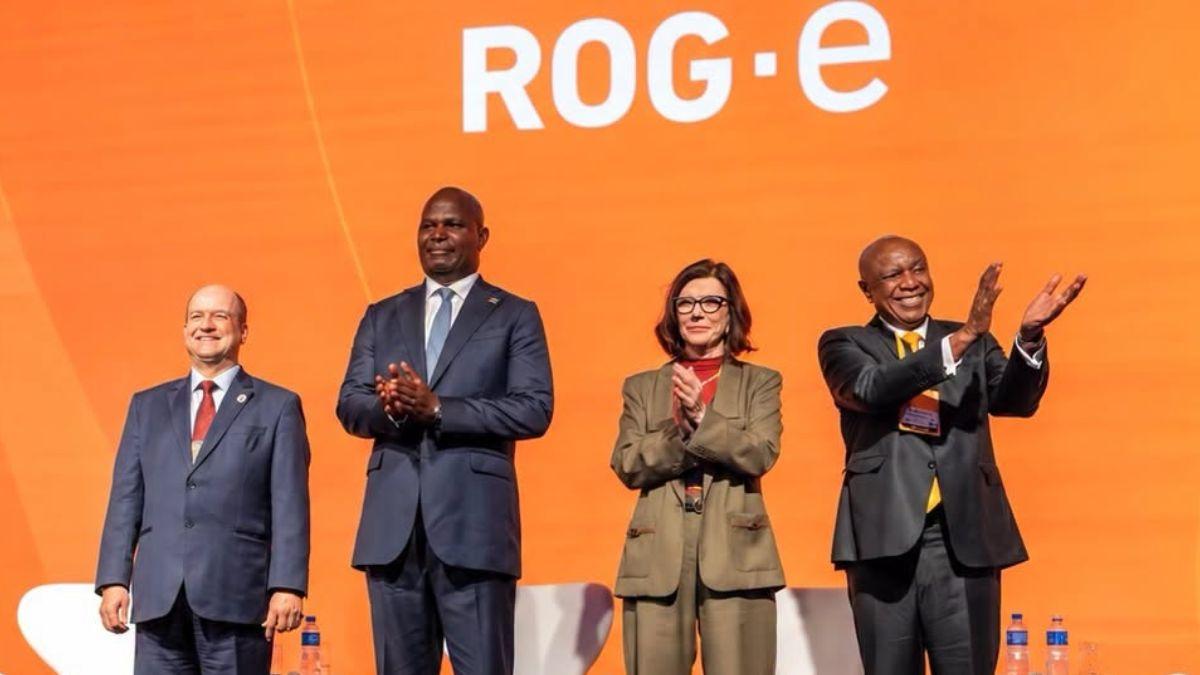 O presidente de Moçambique encontrou-se com a CEO da Petrobras em evento no Rio (Imagem: Reprodução/Facebook)
