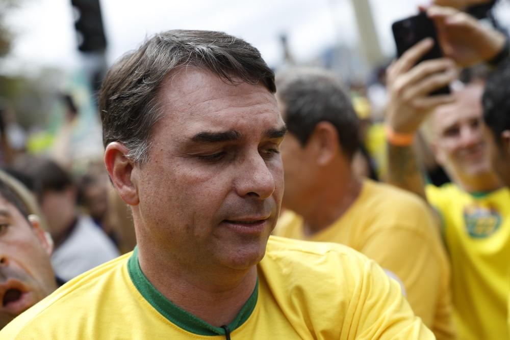 Flávio aparece como o segundo colocado nas pesquisas eleitorais (Imagem: Shutterstock)